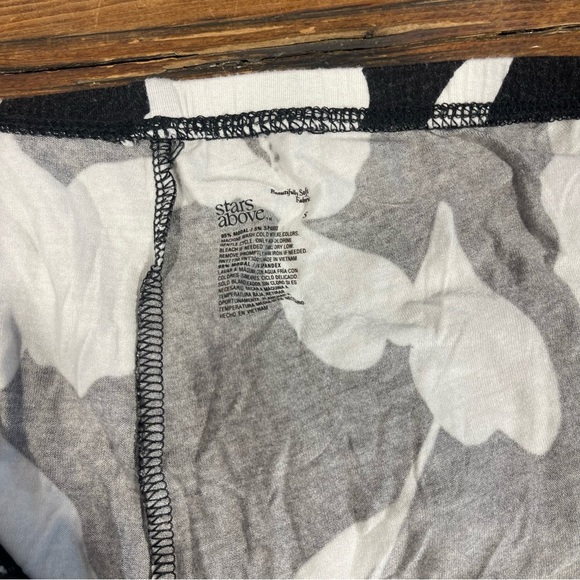 Pajama bundle box Stars Above Black and White Floral Pajama Sets small - Picture 4 of 16